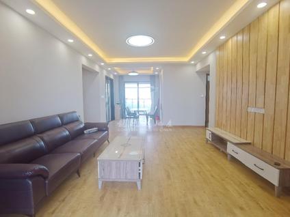 顺德大良北区整租 唯美臻岸华府4室2厅/155平/低楼层