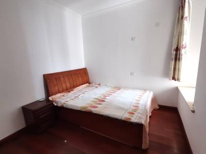 黄岛长江路整租 唐岛ONE2室2厅/88平/顶层