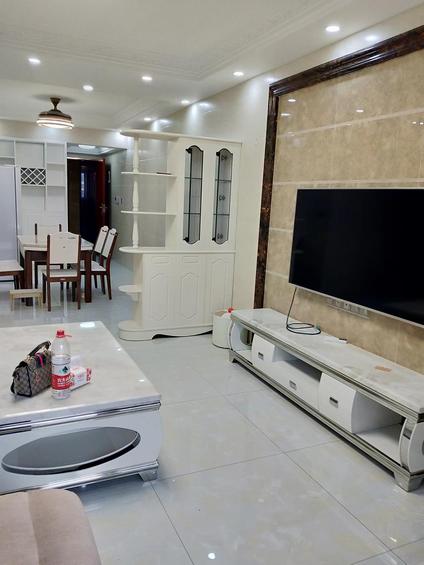 源城源城整租 华达凯旋国际3室2厅/117平/中楼层