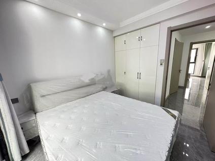 南岗泰山整租 华鸿金色纽约2室1厅/112平/中楼层