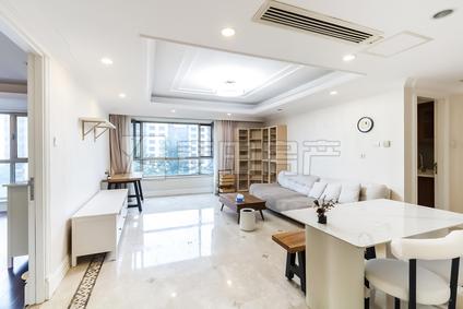 朝阳东大桥整租 富力爱丁堡公馆1室2厅/105平/低楼层