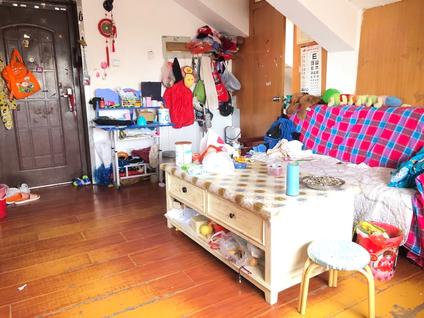 黄岛辛安整租 正友花园2室1厅/59平/顶层