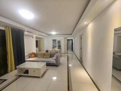 大朗体育馆整租 万科中央公园4室2厅/124平/低楼层