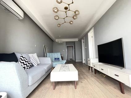 黄岛灵山卫整租 银盛泰浪琴海2室2厅/87平/高楼层