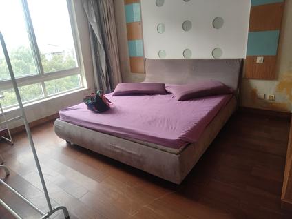 闵行莘庄合租 名都新城(南区)1室0厅/100平/中楼层