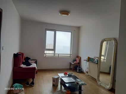 黄岛辛安整租 团结新城1室1厅/67平/顶层