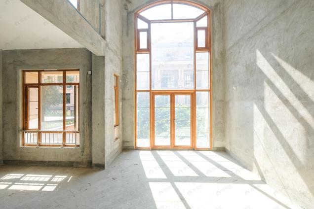 北京大卫城联排别墅,有天有地,人车分流社区,带2个车位5室2厅 | 194.65㎡ | 南 北 | 融信大卫城A区别墅低楼层/共1层