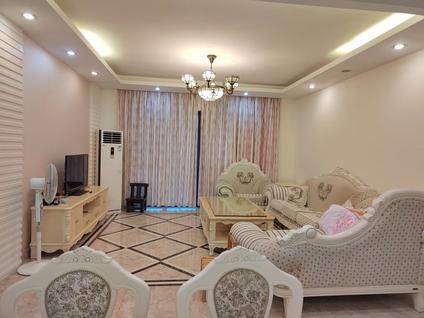 江城江城整租 金湖峰景4室2厅/184平/低楼层