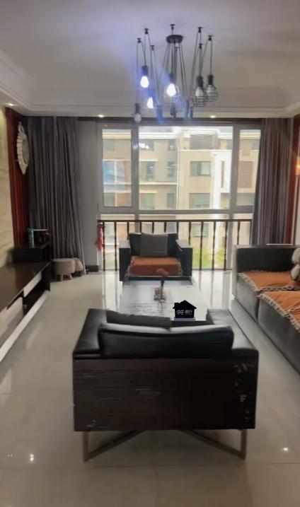 泰山宝龙城整租 三合御都(东区)3室2厅/130平/高楼层