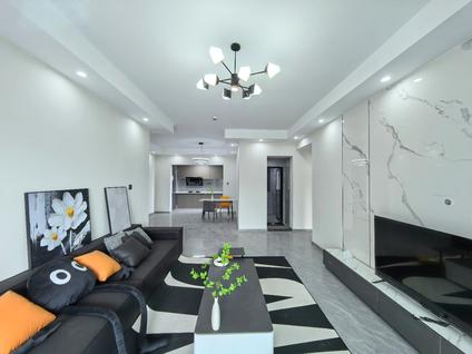 两江新区江北嘴整租 江北嘴公园里4室2厅/152平/低楼层