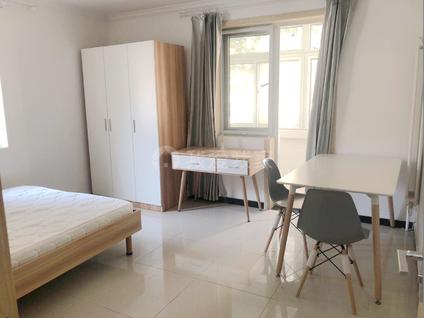 海淀紫竹桥整租 二里沟市政宿舍2室1厅/55平/低楼层