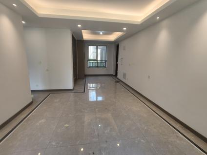 黄岛辛安整租 龙湖春江彼岸3室2厅/118平/底层