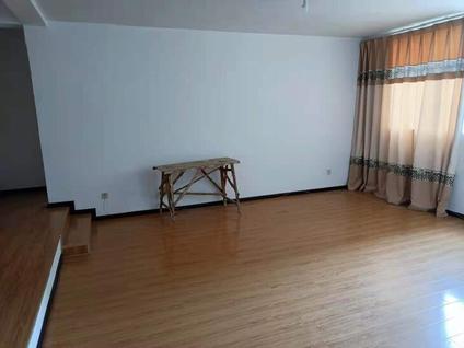 盘龙野生动物园整租 金林碧水住宅小区3室2厅/142平/中楼层