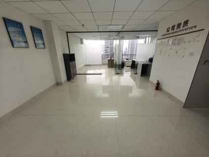 青秀金湖广场整租 东方曼哈顿2室1厅/78平/中楼层