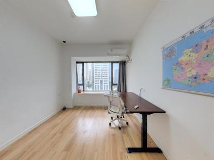 美兰国兴整租 海航豪庭(北苑二区)3室2厅/153平/中楼层