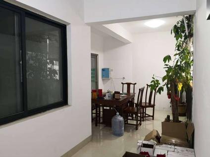 青秀长湖路整租 长湖景苑4室2厅/180平/低楼层