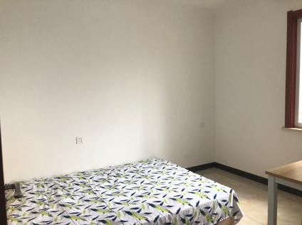 临渭临渭整租 曼哈顿街区3室2厅/120平/低楼层