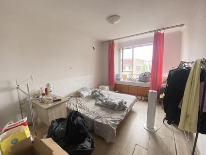 即墨二十八中整租 海信马山新城2室2厅/90平/顶层