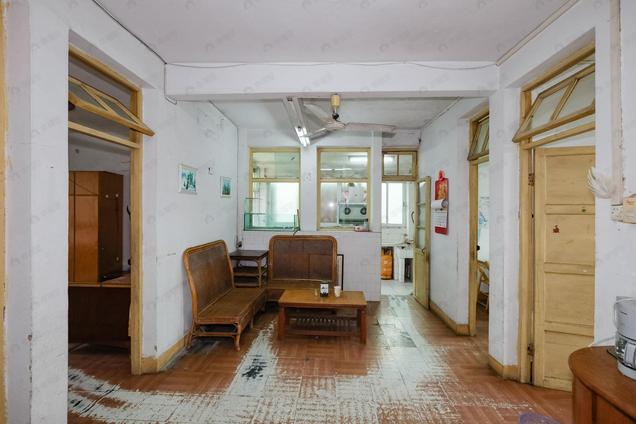 北京标准框架三房，外墙喷涂，东南北三面采光，户型方正4室2厅 | 95.8㎡ | 东 南北 | 农科院水稻研究所程埔路单位宿舍高楼层/共6层