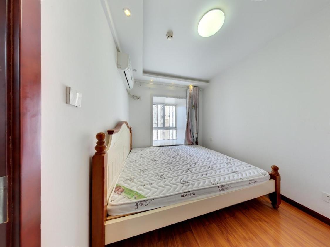 整租·曲江华著中城