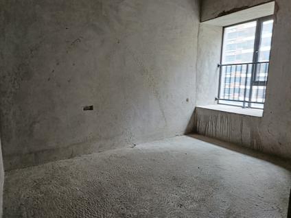 银海银海整租 乾坤国际城4室2厅/118平/低楼层