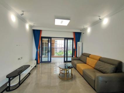 赤坎京基片区整租 君临世纪4室2厅/126平/低楼层