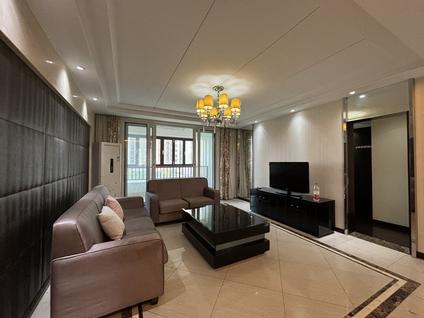 黄岛灵山卫整租 海上嘉年华3室2厅/157平/低楼层