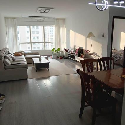 城西海湖新区整租 安泰华庭3室2厅/131平/低楼层