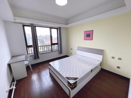 西山大商汇合租 南悦城1室0厅/65平/高楼层