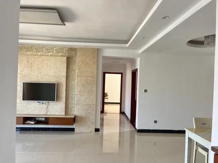 源城源城整租 万隆一品4室2厅/126平/顶层