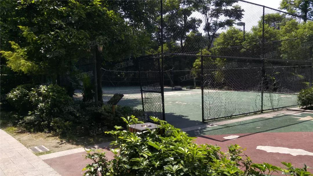 1室2厅2卫建面104平户型图