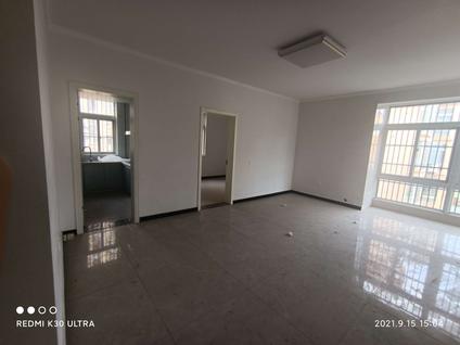 北京金厦华庭3室2厅113.5平低楼层/共17层