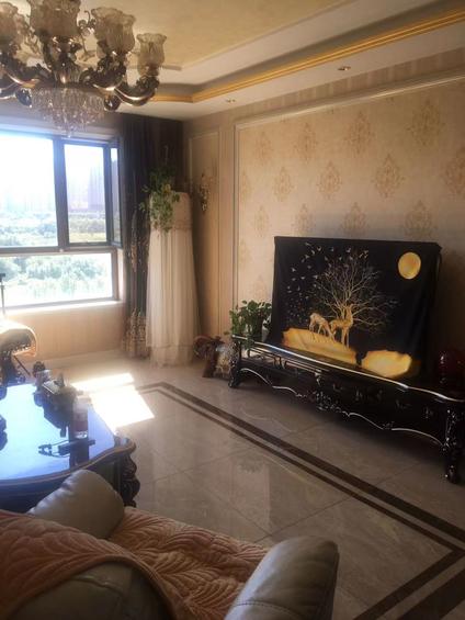 北京汇龙温莎花园2室1厅125平中楼层/共17层