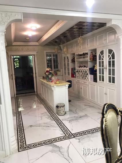 乌鲁木齐新天润国际社区(二期洛林郡)4室2厅219平低楼层/共11层