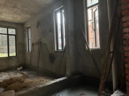 阳江佰利庄园(商住楼)5室2厅265平高楼层/共4层