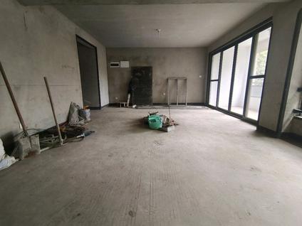 桂林桂林国奥城4室2厅142.65平低楼层/共11层