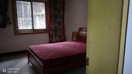 北京自来水生活区3室1厅84平低楼层/共6层