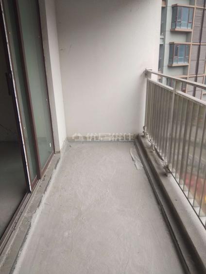 遵义桃源小区3室2厅139平低楼层/共32层