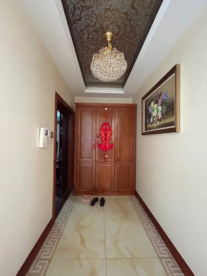 烟台银河明珠3室2厅172平中楼层/共30层