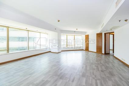 北京新世界中心公寓3室1厅197平中楼层/共16层