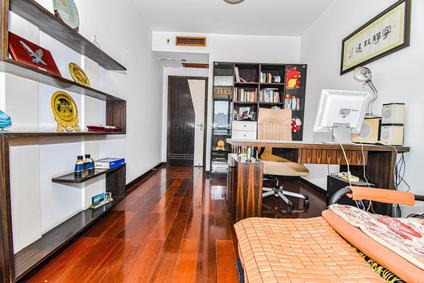 杭州光辉岁月公寓4室2厅140.52平高楼层/共6层