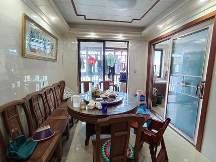 金华城南西路3室2厅137.41平低楼层/共17层