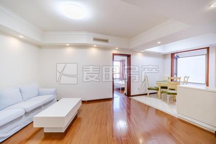 北京海润国际公寓1室1厅71平高楼层/共17层