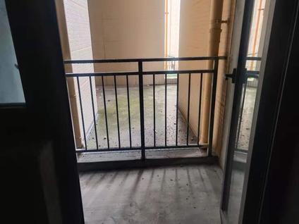 宜宾白沙翡翠城3室2厅89平低楼层/共33层