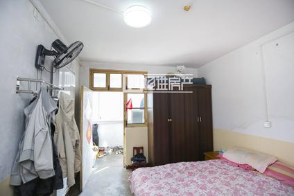 北京华天社区2室1厅65平低楼层/共6层