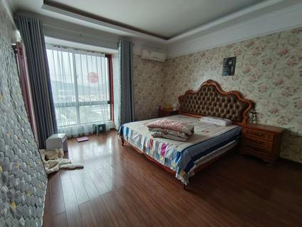 北京亿城翰林苑4室2厅148平高楼层/共17层