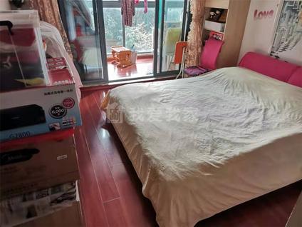 南京亚东国际公寓4室2厅135平低楼层/共28层