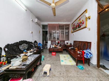 深圳洪湖二街二号大院3室2厅70.26平高楼层/共8层