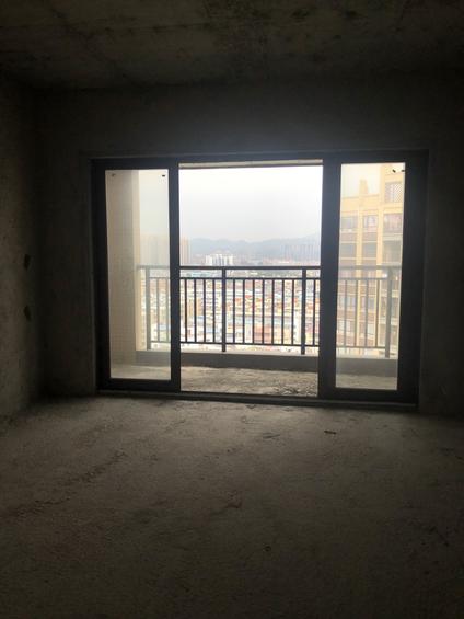 江门誉景豪庭3室2厅131平中楼层/共32层