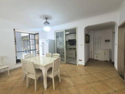 琼山国兴整租 玉龙湾4室2厅/136平/中楼层